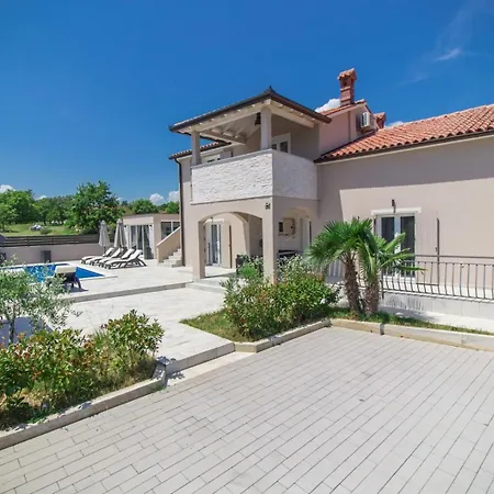 Franka Villa *